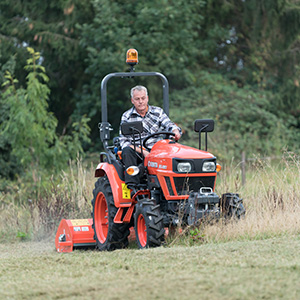 EK1261_Frontlader_Schlegelmaeher_1